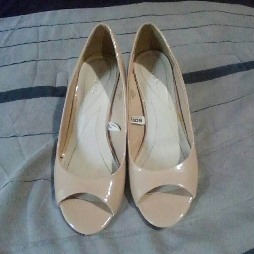 Merona Marita Blush Wedge size 6 with box.